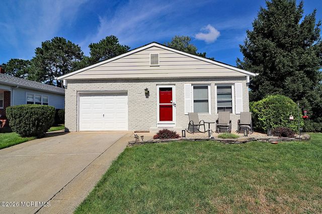 31 Buena Visa Drive, Toms River
