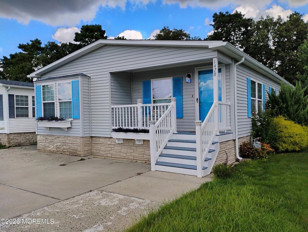 1428 Forest Way, Whiting