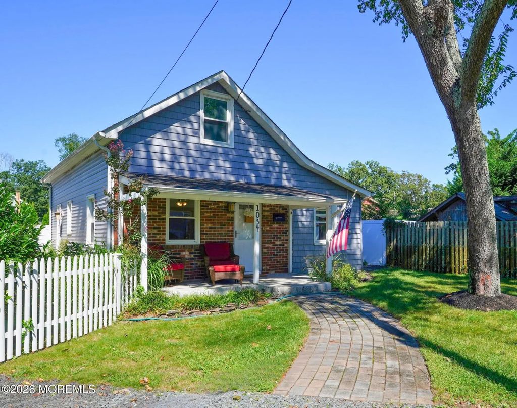 1034 3rd Avenue, Wall