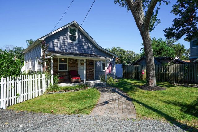 1034 3rd Avenue, Wall