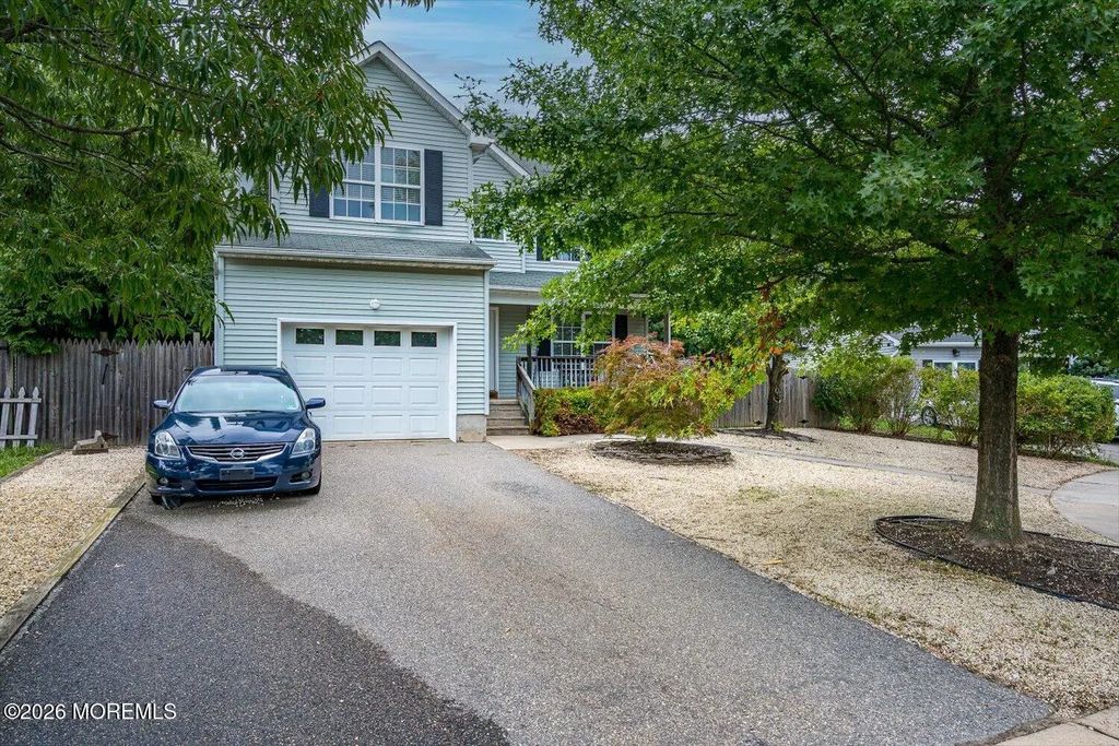 27 Lena Lane, Bayville