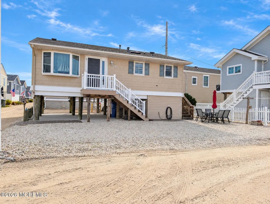 121 W Dolphin Way, Lavallette