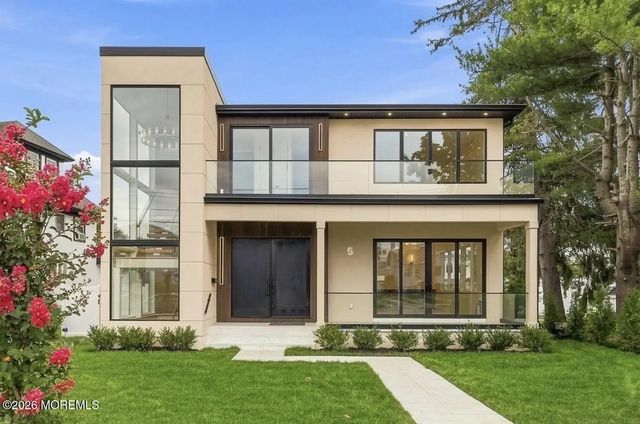 5 Royal Place, Long Branch