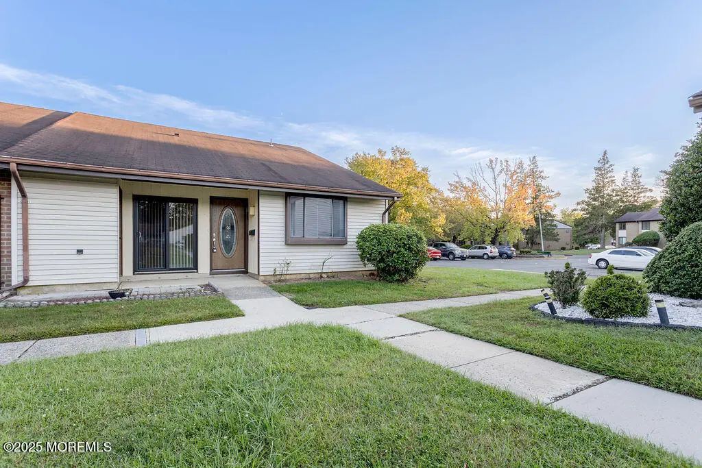 47 Wild Turkey Way E, Manalapan