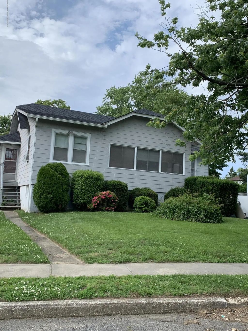 8 Royal Place, Long Branch