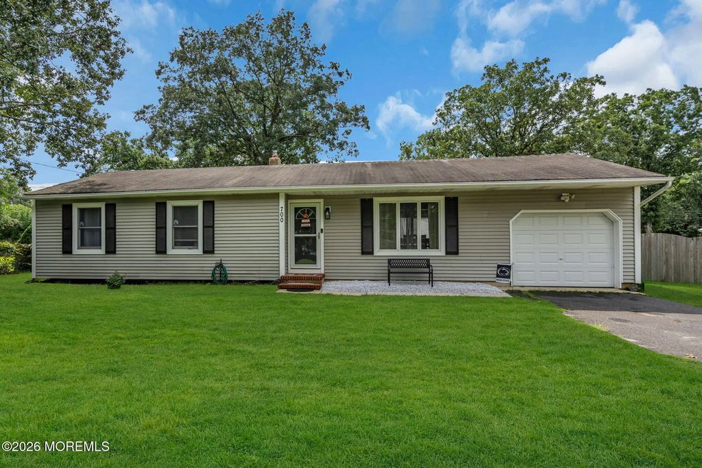 700 Commonwealth Boulevard, Toms River