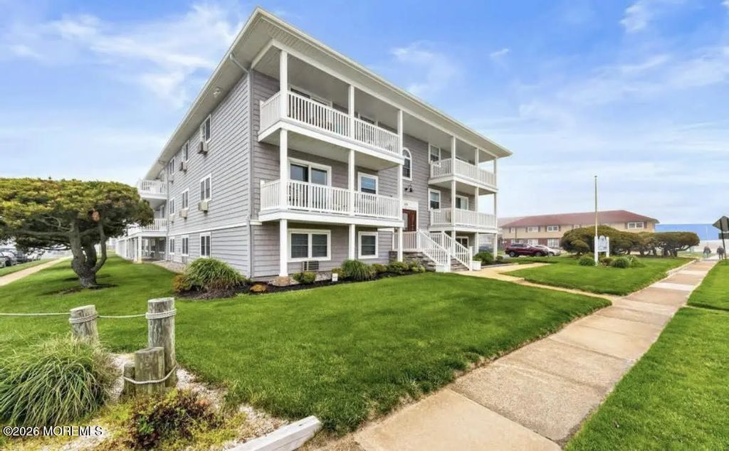 709 Ocean Avenue N 18, Avon-by-the-sea