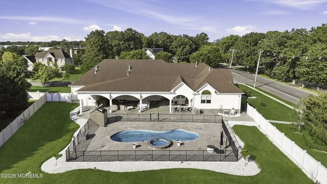 1787 Kathleen Court, Toms River