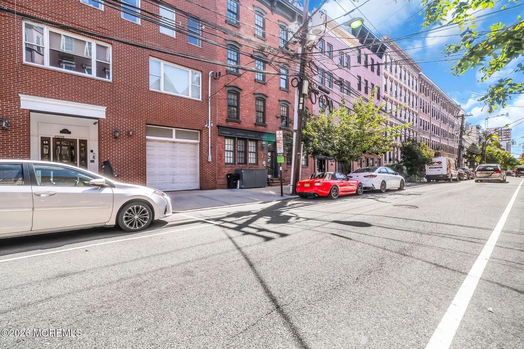 221 Willow Avenue 2l, Hoboken