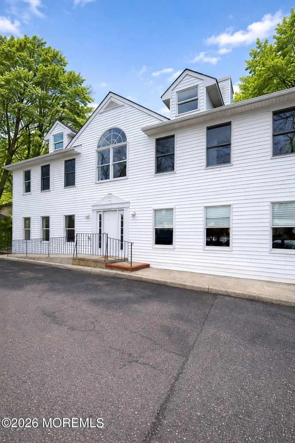 1141 Lincoln Square Upstairs, Long Branch