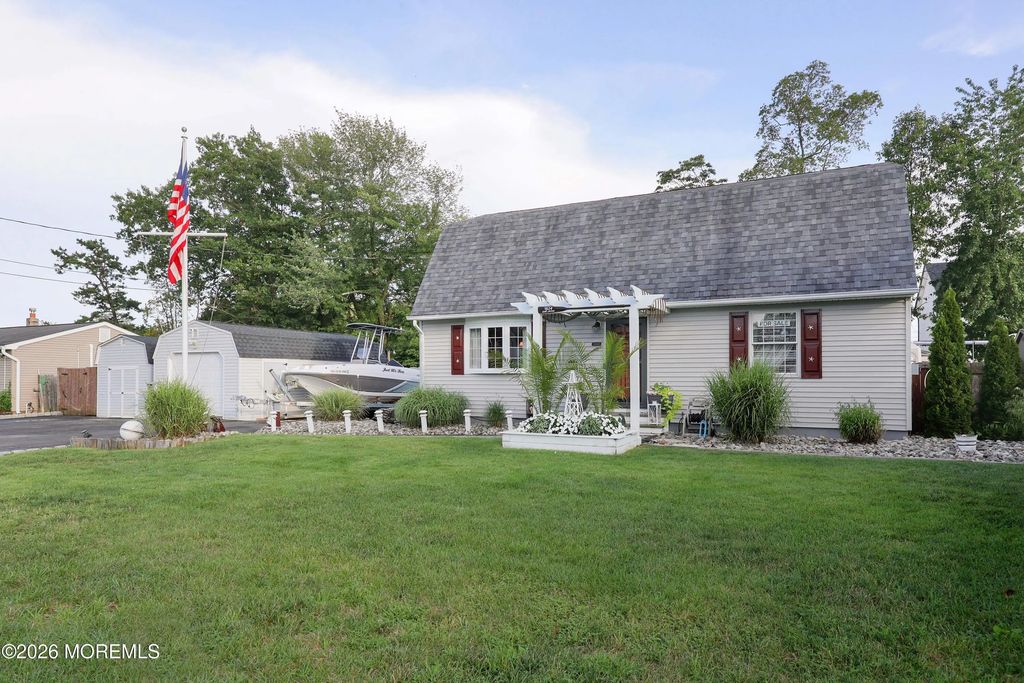 1624 6th Avenue, Toms River