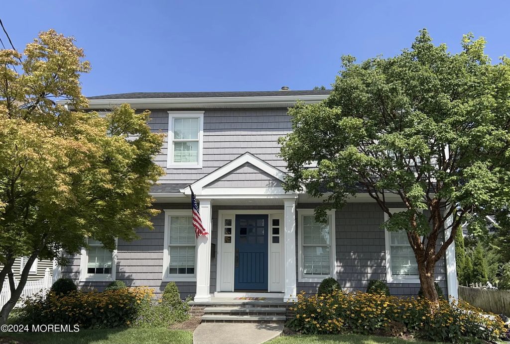 2122 Edgewood Place, Spring Lake