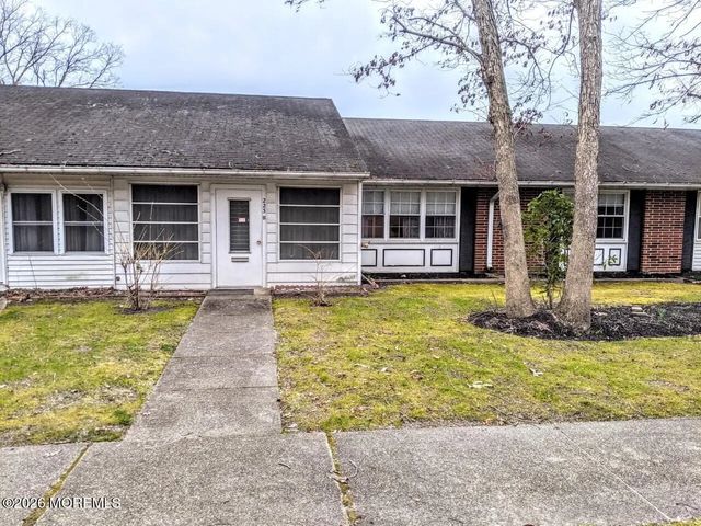 223b Buckingham Court 1002, Lakewood