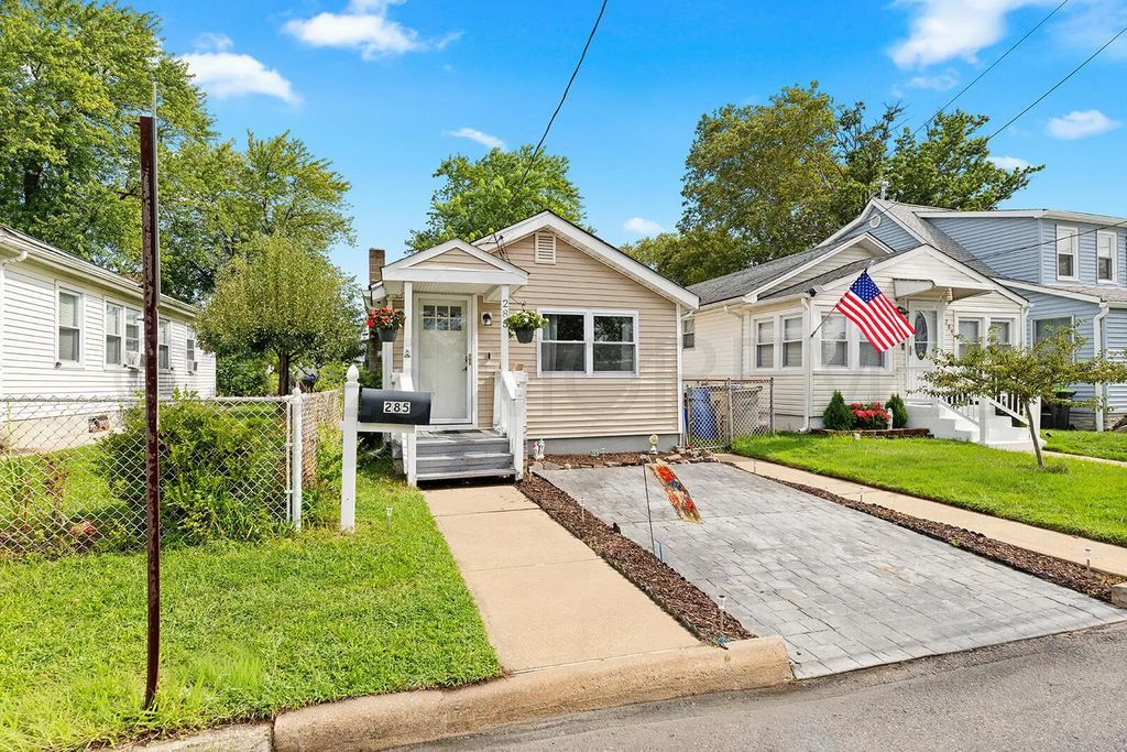 285 Shoreland Circle, South Amboy