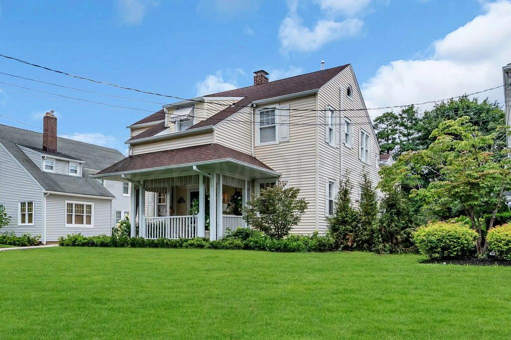 204 Monroe Avenue, Spring Lake