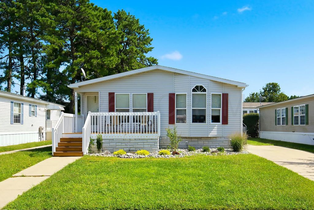 523 Momosa Way, Whiting