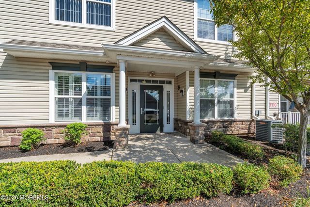 712 Mill Pond Way 112, Eatontown