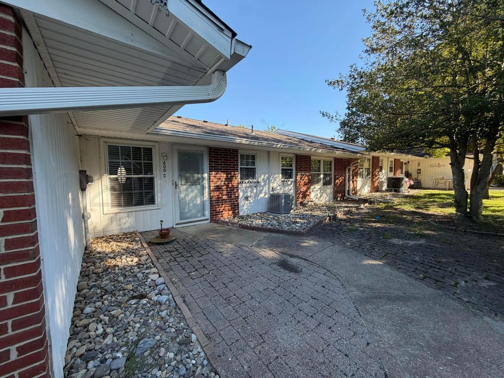 600c Lake Point Drive, Lakewood