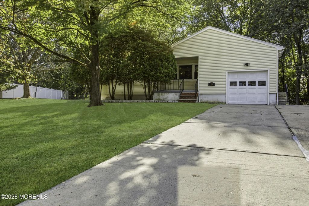 25 Woodbrook Drive, Matawan