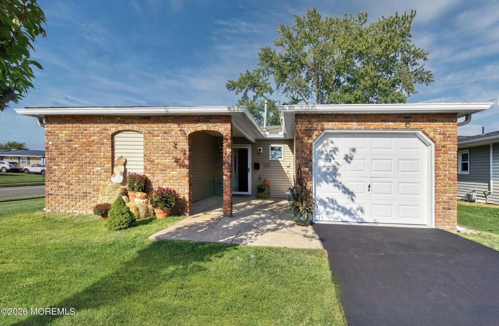 27 Rossetti Court, Brick