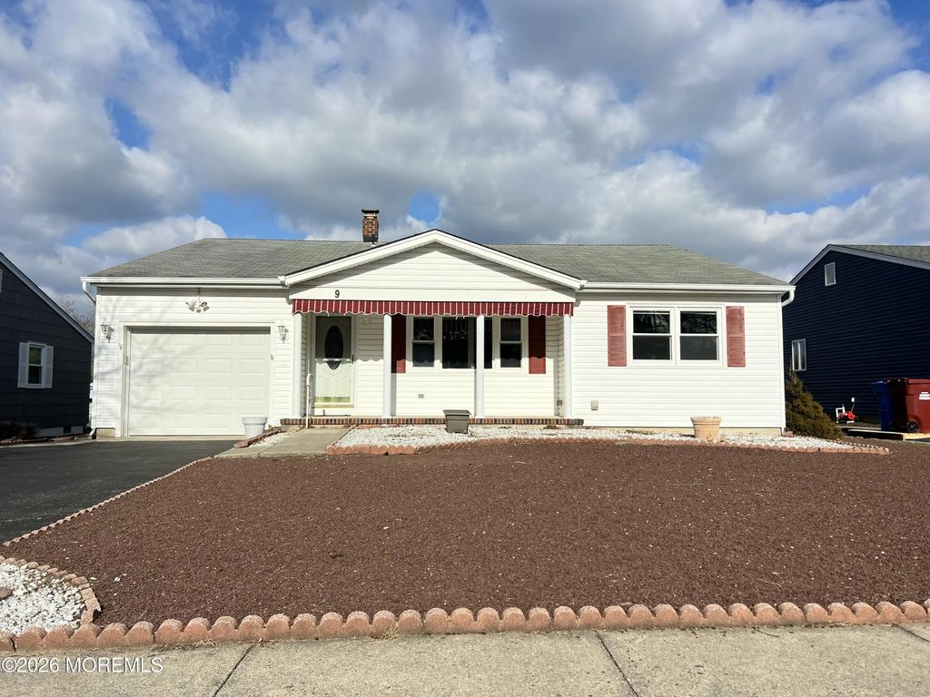 9 Westport Drive, Toms River