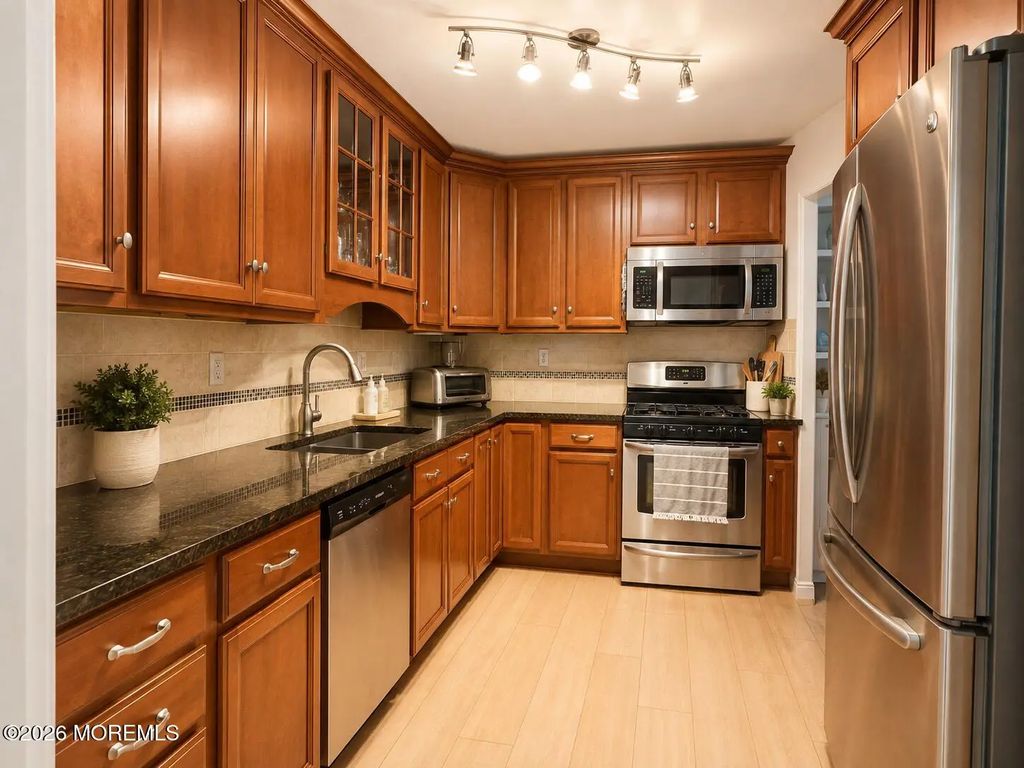 72 Lenape Trail, Tinton Falls
