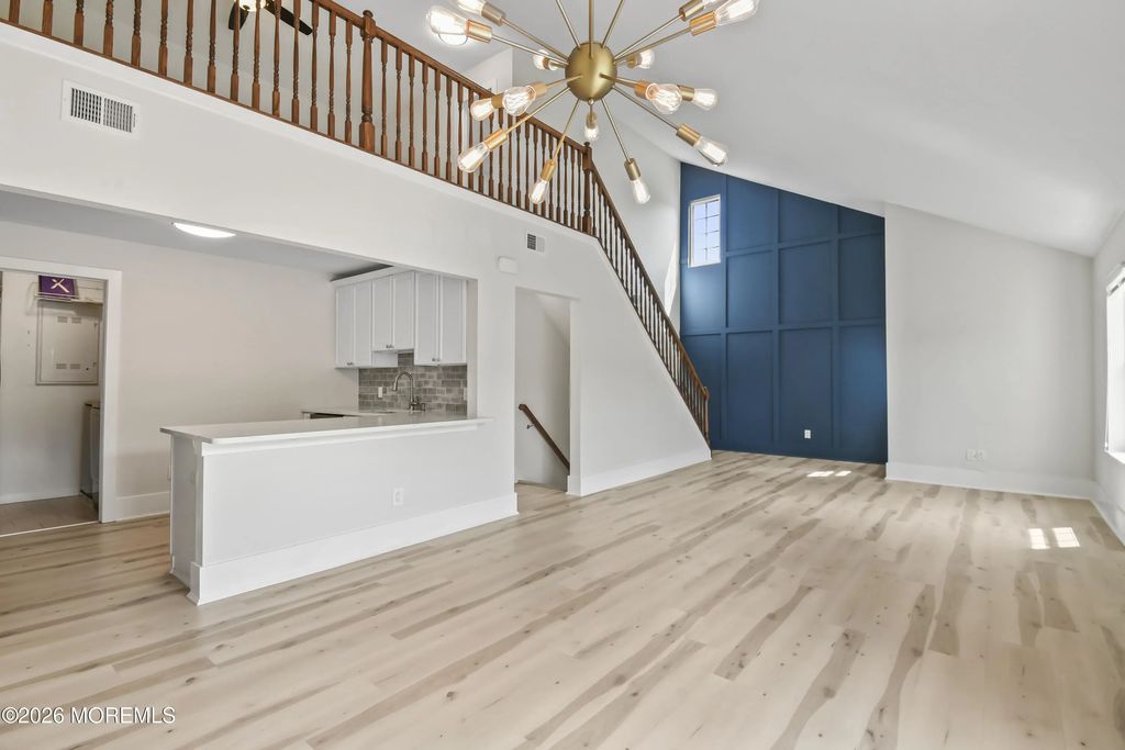 38 Des Moines Court, Tinton Falls