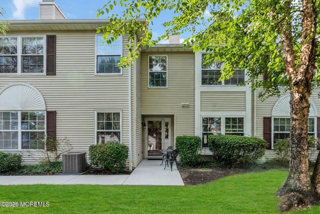 27 Racquet Road, Wall