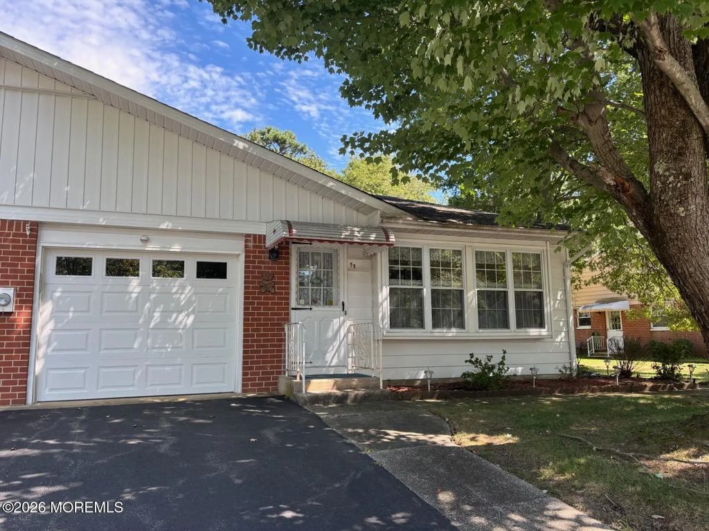 5b Monticello Drive B, Whiting