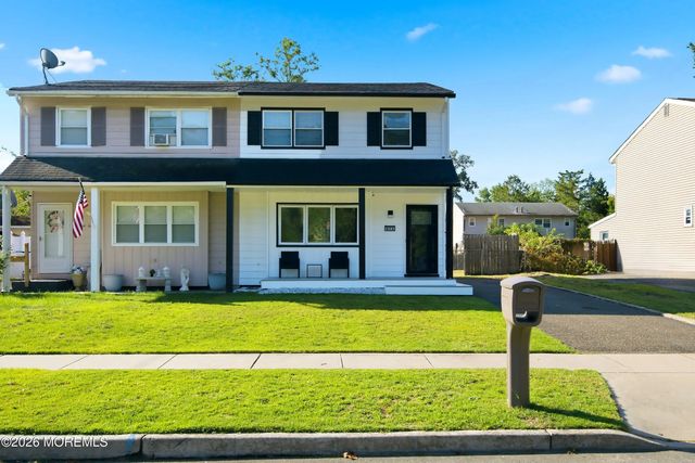 814 Maple Street, Lakehurst