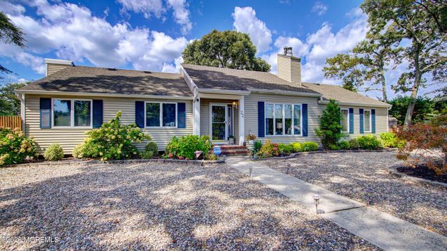 22 Quail Run, Brick