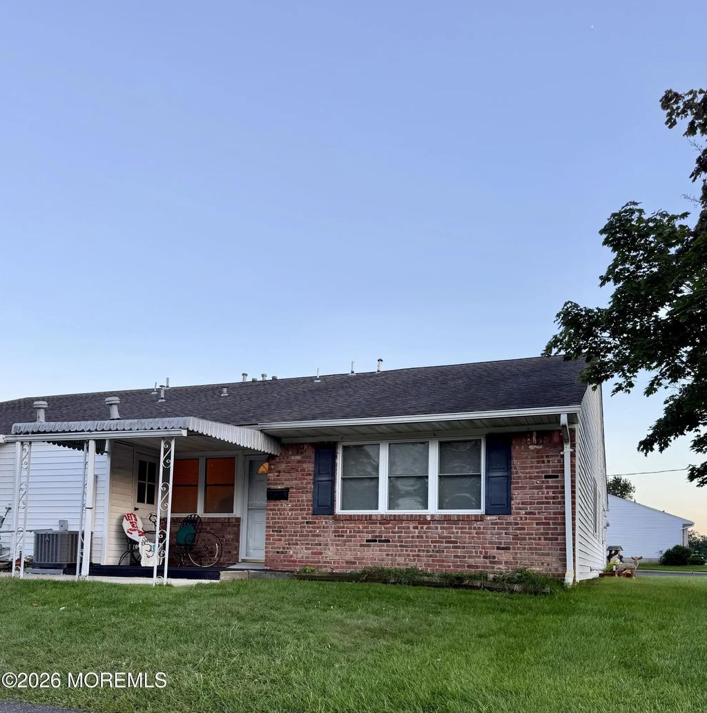 2 Montana Court 327, Matawan