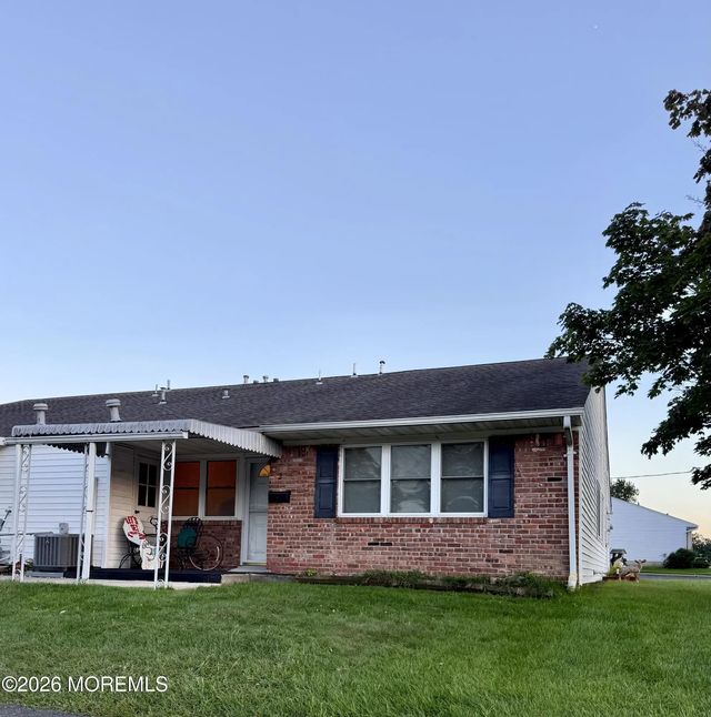 2 Montana Court 327, Matawan
