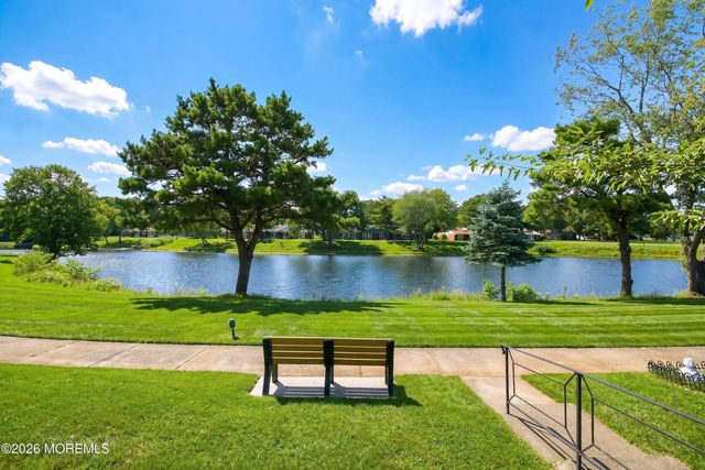 711b Dorchester Drive 1002, Lakewood