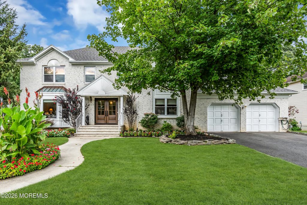 30 Amagansett Drive, Morganville