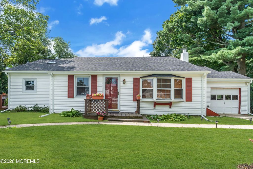 1717 Maple Street, Wall