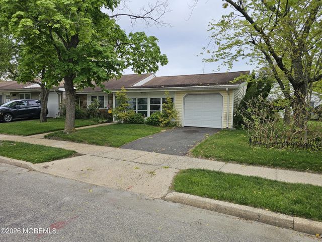 61a Hedge Drive, Lakewood