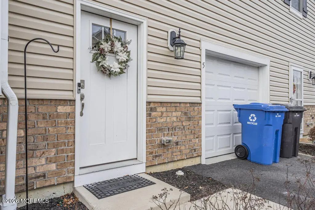5 Farrah Drive, Manahawkin