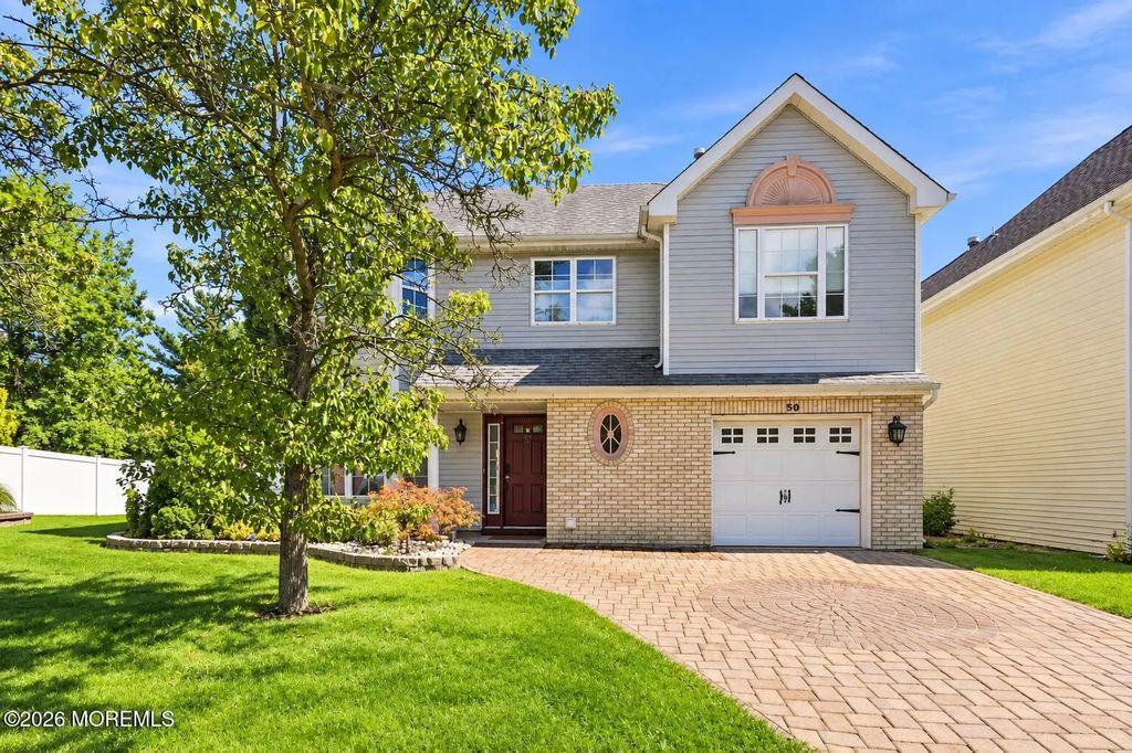 50 Glen Oaks Court, Old Bridge