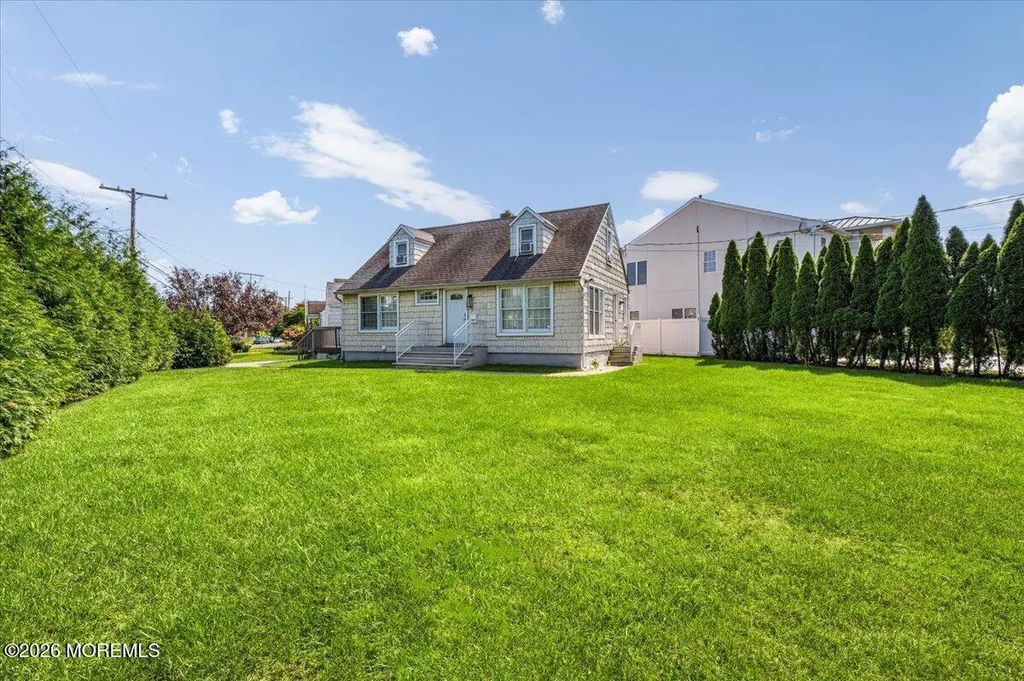 869 Norwood Avenue, Long Branch