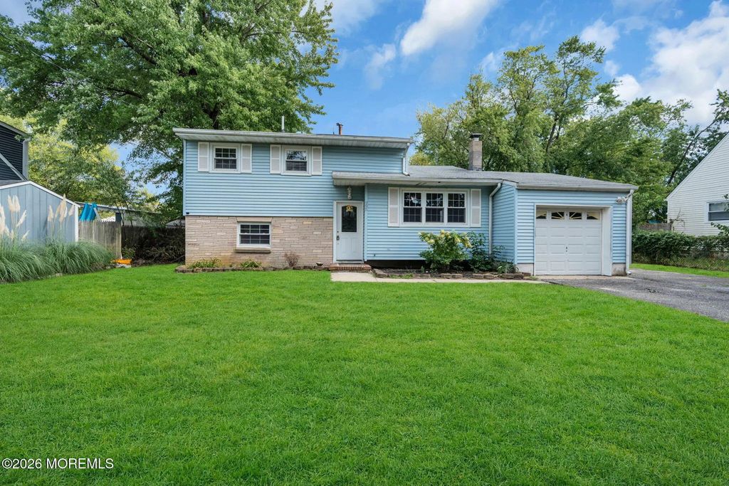 995 Hunt Drive, Toms River
