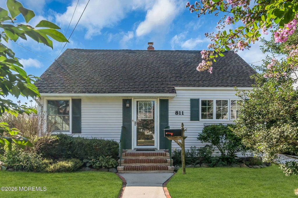 811 Claridge Drive, Spring Lake