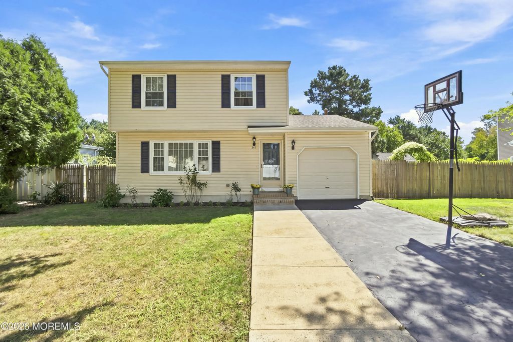 974 Columbus Drive, Brick