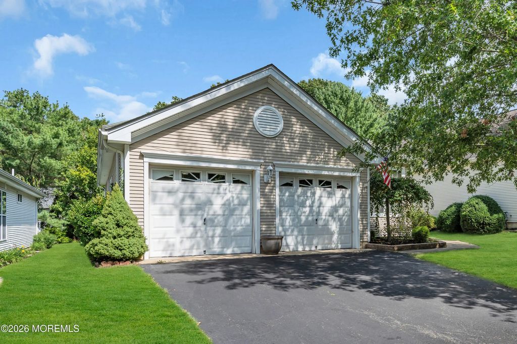 23 Summerwinds Drive, Lakewood