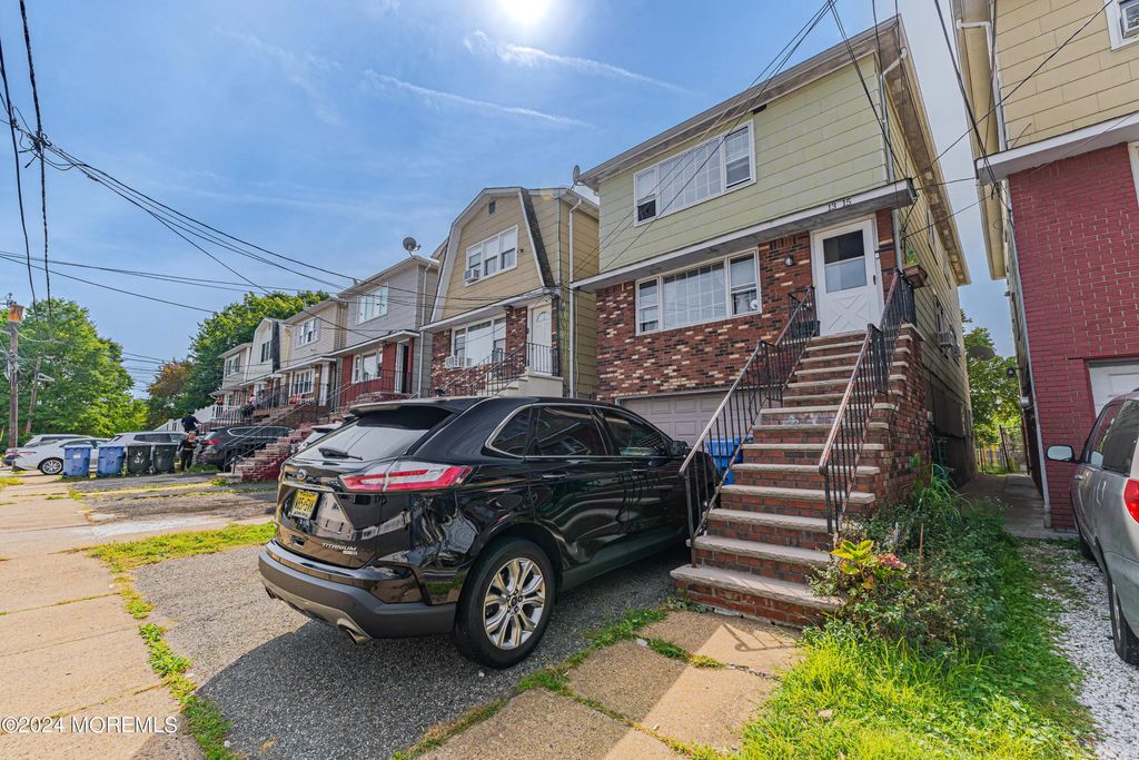 15 Dino Drive 13, Keasbey