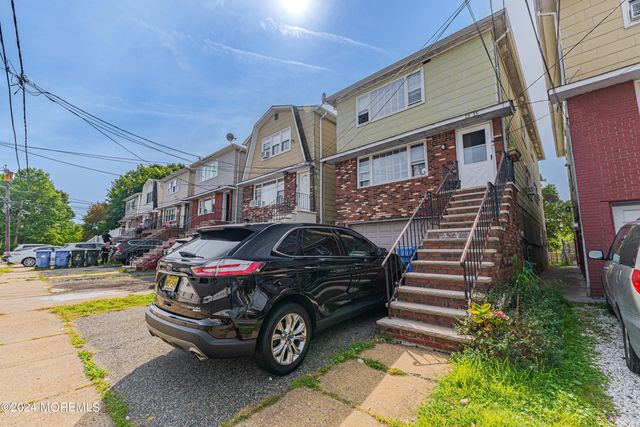 15 Dino Drive 13, Keasbey