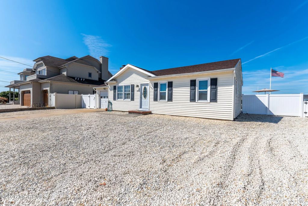 1201 Penguin Court, Forked River