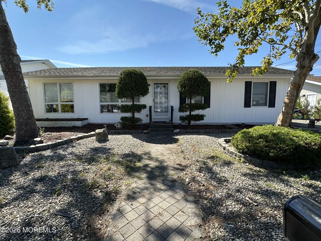 1821 Capstan Drive, Toms River
