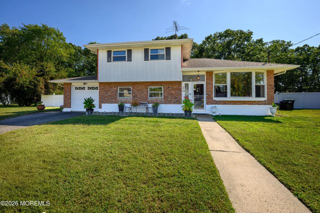 30 Lockwood Avenue, Howell