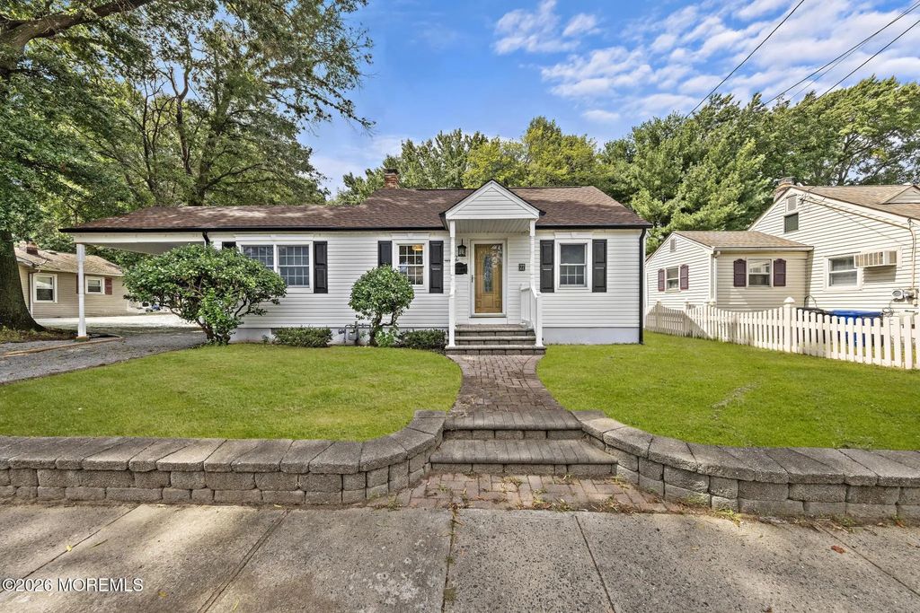 77 Pacific Avenue, Middletown
